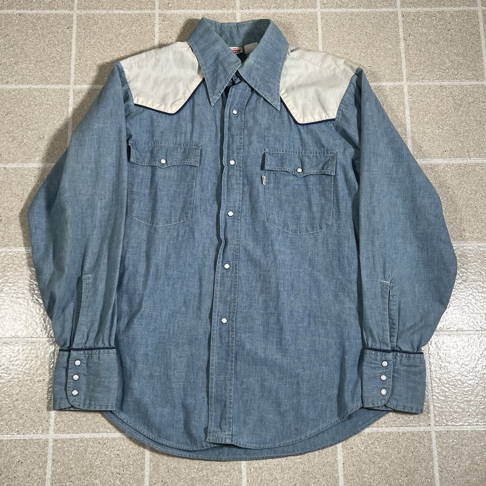 Vintage Levis Shirt Chambray Pearl Snap Sawtooth Pocket Western Made In USA